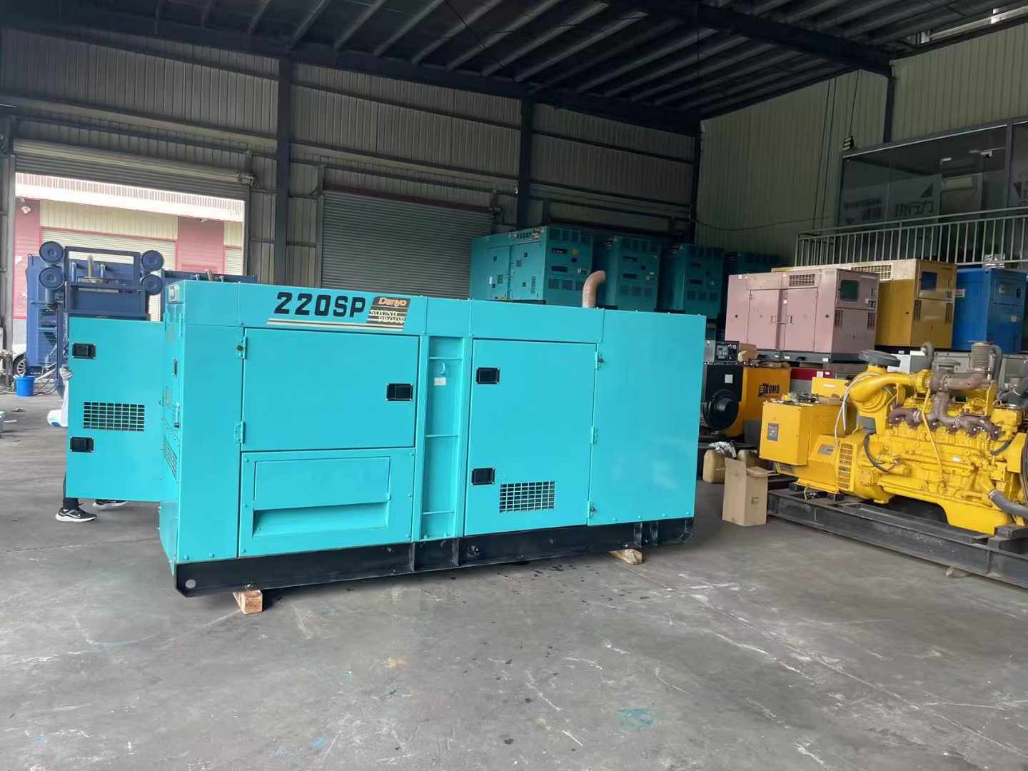 平凉柴油发电机组长期不间断运行时，如何监控其温度和压力？