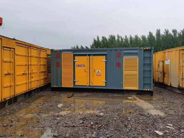 平凉柴油发电机如何判断干式空气滤清器是否需要更换？