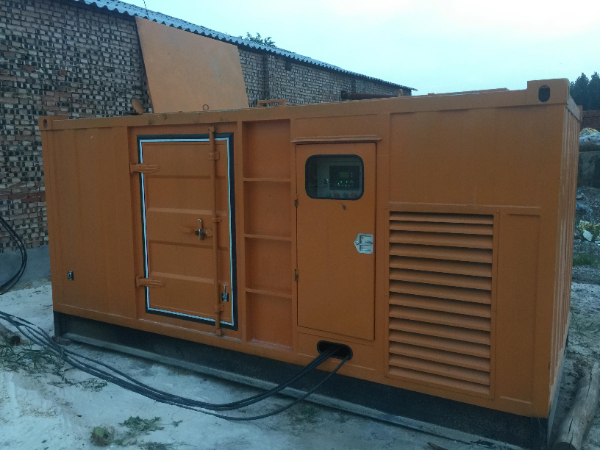 平凉发电机组长期使用中，电缆线的敷设路径有哪些要求？