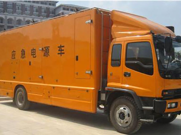 平凉冬季柴油发电机启动前，如何检查燃油系统中的积水？